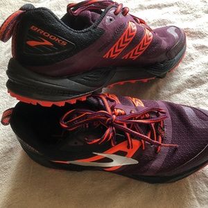 Brooks Cascadia Women's Trail Running Shoes 8.5